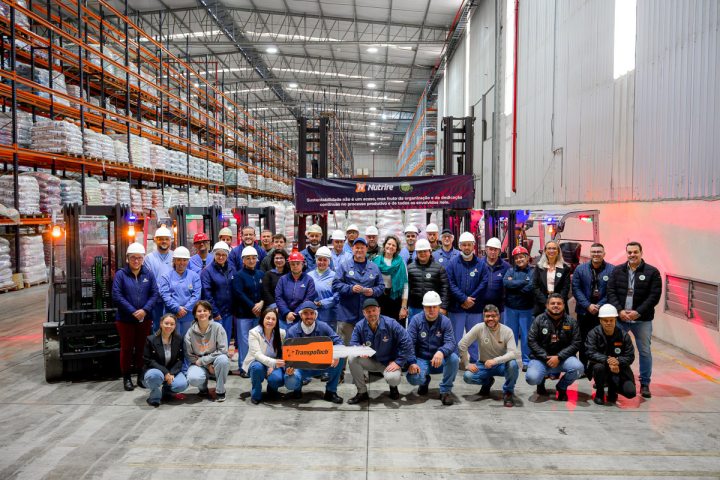 A TranspoTech realizou, no dia 22 de julho, a entrega de oito empilhadeiras el�tricas STILL RCE para a Nutrire Ind�stria de Alimentos