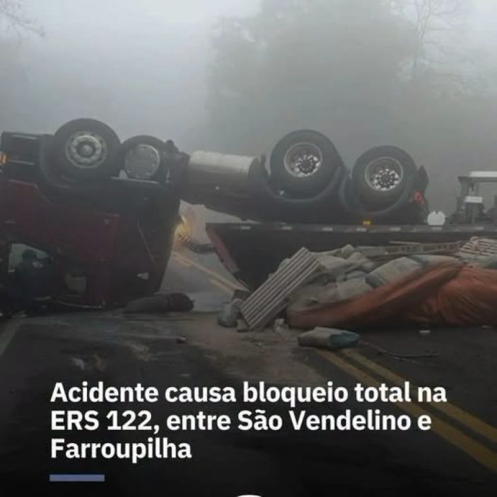 CARRETA TOMBA NA ERS 122 ENTRE S�O VENDELINO E FARROUPILHA, RS 