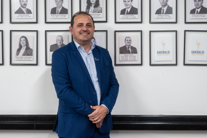 CASSIO FACHI, NA GALERIA DOS PRESIDENTES DO LEGISLATIVO DE GARIBALDI, RS 