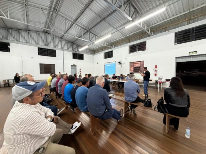 CONSELHO MUNICIPAL DA AGRICULTURA SE RE�NE EM GARIBALDI, RS 