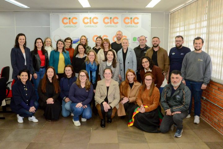CIC de Garibaldi  -  Comunica��o e Neuroci�ncia com turma completa na CIC foi sucesso