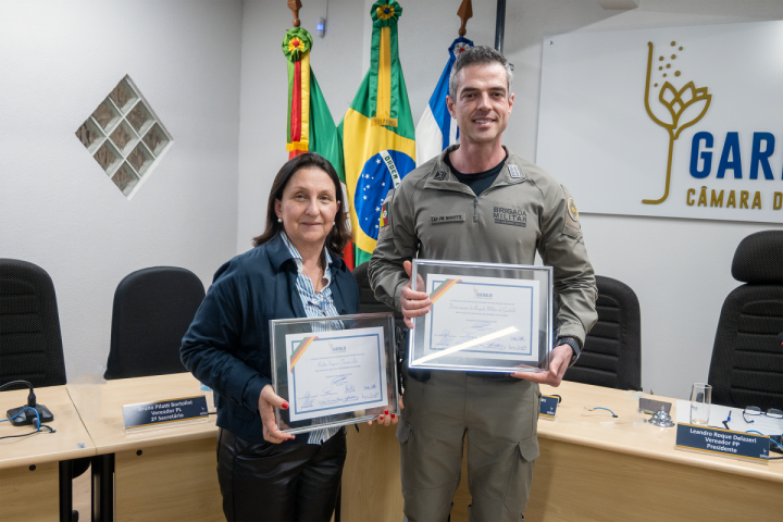 Garibaldi - C�mara entrega Men��o Honrosa � Brigada Militar e � Realtur Viagens e Turismo