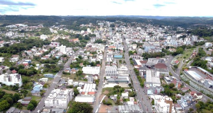  Gabinete do Prefeito- Garibaldi sobe sete posi��es em ranking de desenvolvimento socioecon�mico e fica entre os 25 primeiros no RS