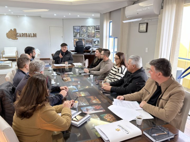 Prefeitura de Garibaldi se re�ne com a Corsan