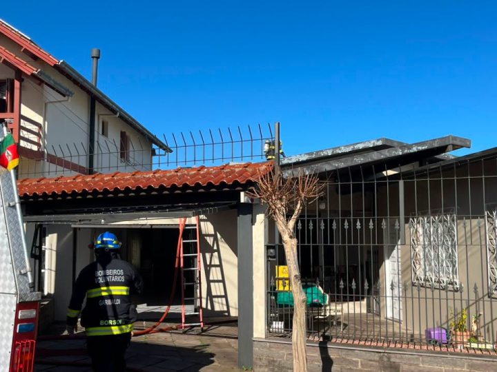 Princ�pio de inc�ndio no bairro Cairu, em Garibaldi, RS