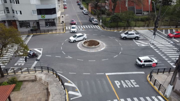 ROTAR�RIAS S�O INSTALADAS NO TR�NSITO DE GARIBALDI,RS 